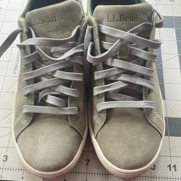 L.L. Bean sage green leather walking shoes/sneakers, 8.5 medium - Picture 2 of 9